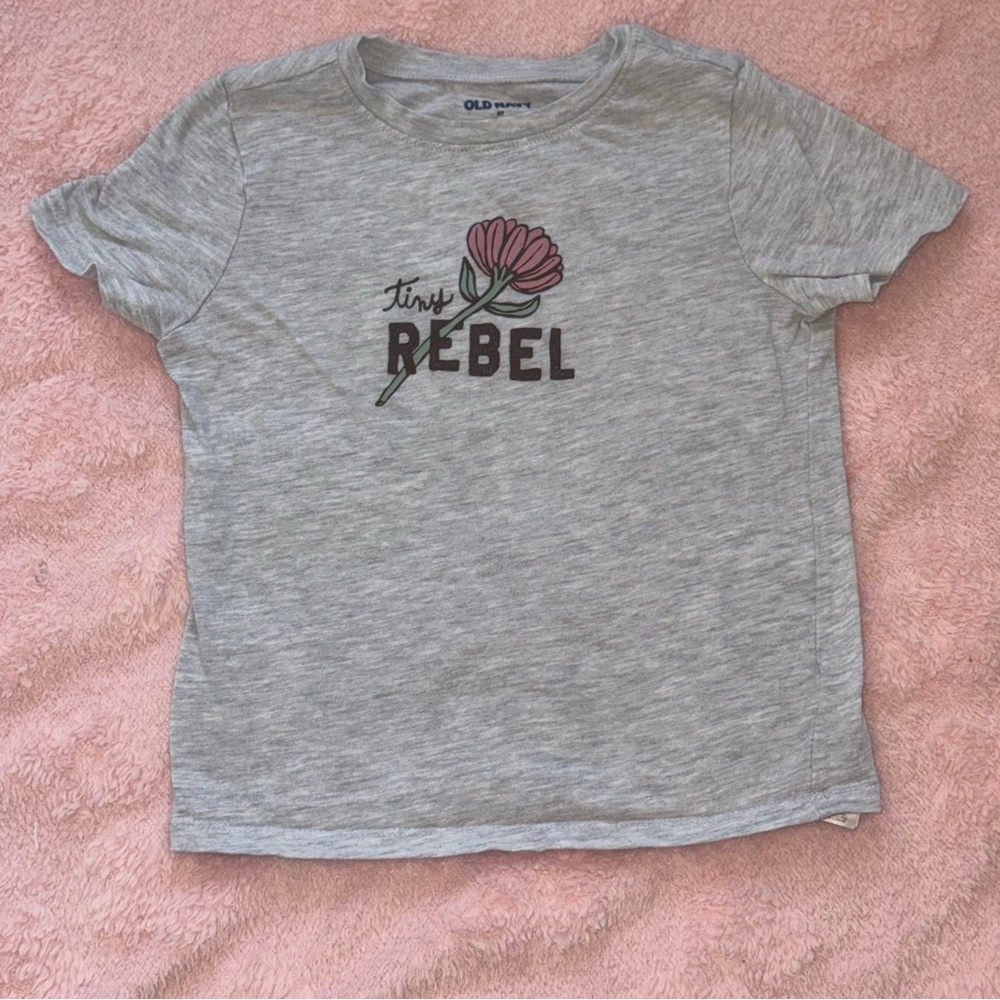 Toddler Girls Size 5T Old Navy Gray Short Sleeve Tiny Rebel Flower Shirt